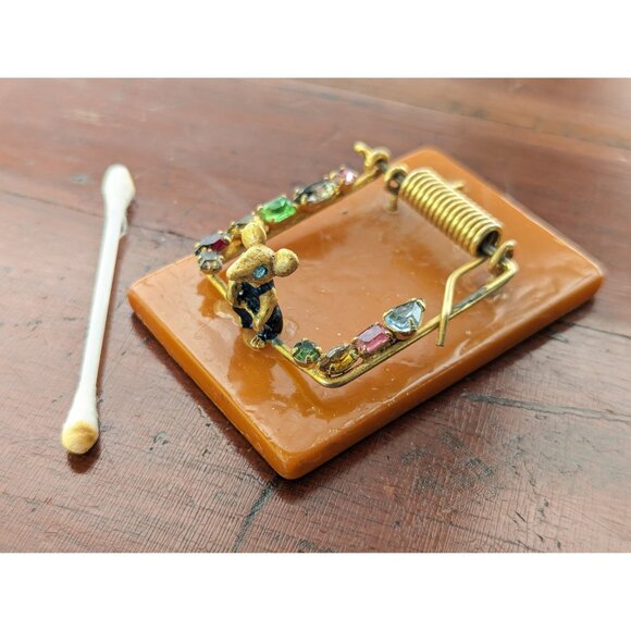 Vintage butterscotch bakelite mousetrap notebook holder with rhinestones, memo - Picture 7 of 9
